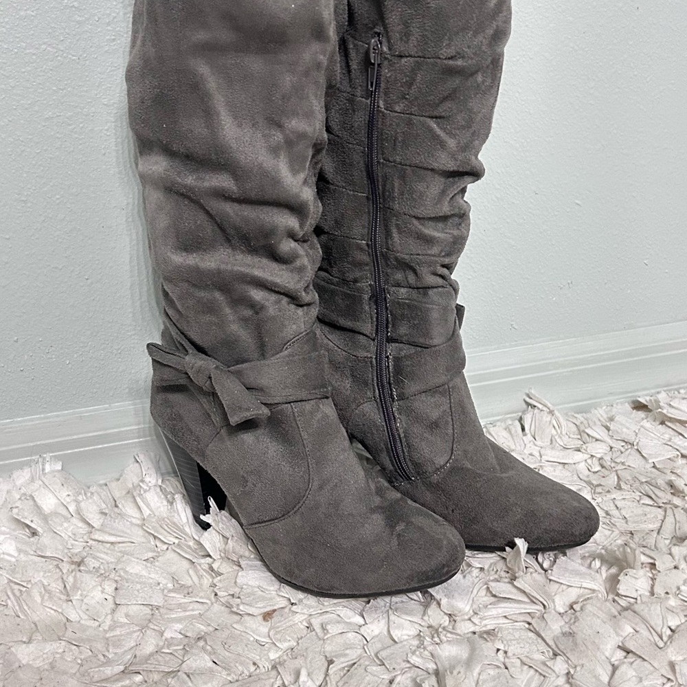 Elegant Gray Suede Women's Boots